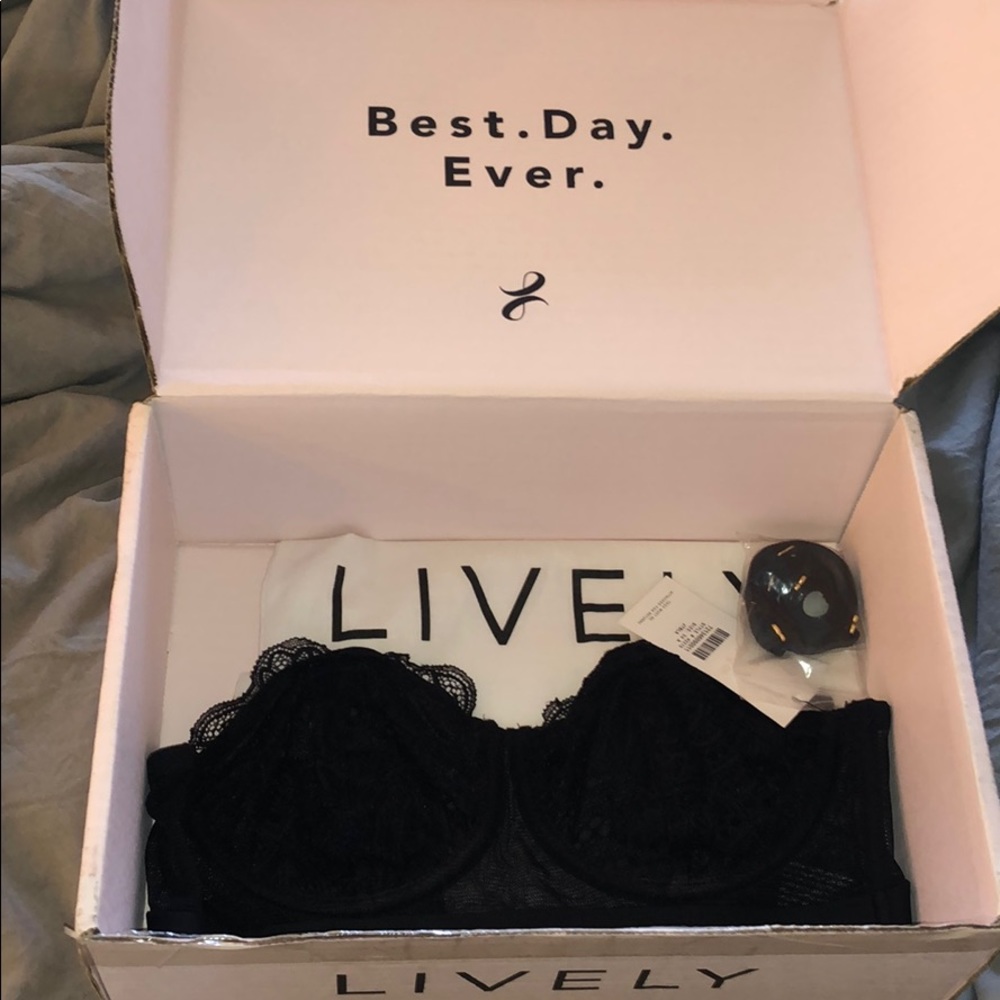 Lively Lace Strapless Bra, black size 34A